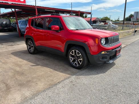 Used 2015 Jeep Renegade Latitude FWD image 19