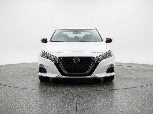 Used 2025 Nissan Altima 2.5 SV image 2