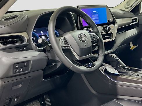 New 2026 Toyota Highlander Limited AWD/4WD image 9