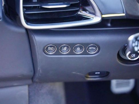 Used 2023 McLaren Artura image 19