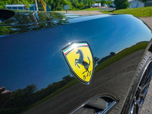 Used 2011 Ferrari California RWD image 4
