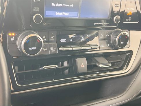 Used 2022 Toyota Highlander XLE image 15