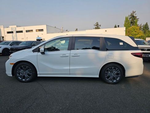 New 2026 Honda Odyssey Touring image 4