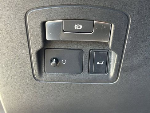 Used 2018 Land Rover Range Rover Velar S image 20