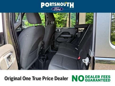 Used 2020 Jeep Wrangler Unlimited Sahara AWD/4WD image 6