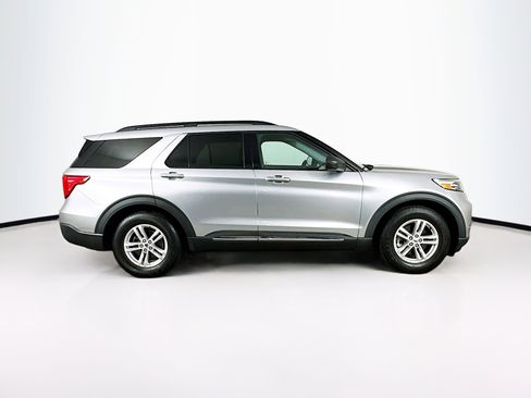 Used 2021 Ford Explorer XLT image 10