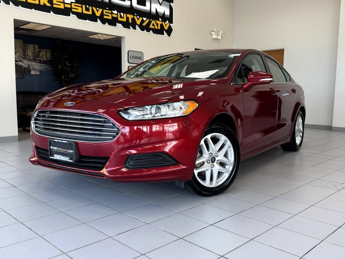 Used 2015 Ford Fusion SE FWD image 2