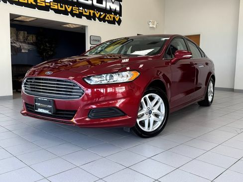 Used 2015 Ford Fusion SE FWD image 2