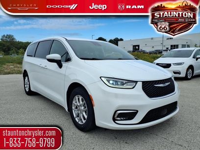 Used 2023 Chrysler Pacifica Touring