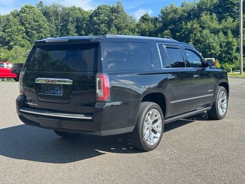 Used 2019 GMC Yukon XL Denali w/ Denali Ultimate Package AWD/4WD image 24
