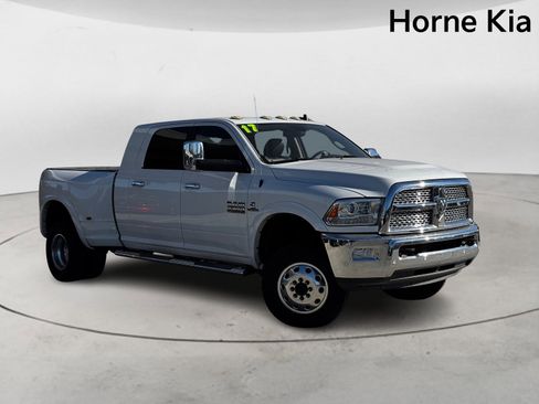 Used 2017 RAM 3500 Laramie w/ Convenience Group image 2