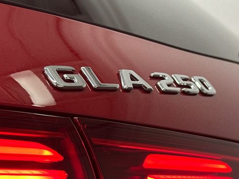 Used 2026 Mercedes-Benz GLA 250 4MATIC image 23