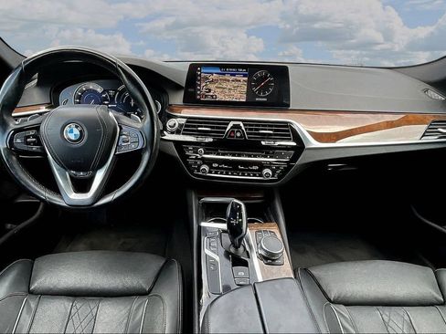 Used 2019 BMW 530e xDrive w/ Luxury Seating Package AWD/4WD image 7
