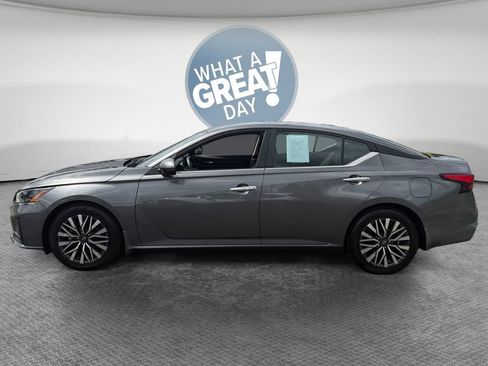 Used 2024 Nissan Altima 2.5 SV w/ SV Premium Package FWD image 5