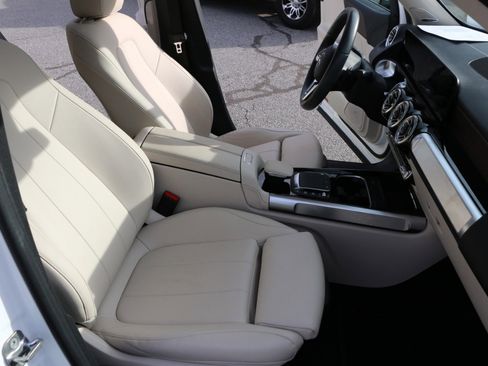 Used 2023 Mercedes-Benz EQB 300 4MATIC image 28