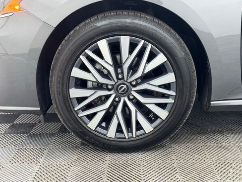 Used 2025 Nissan Altima 2.5 SV FWD image 11