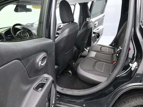 Used 2017 Jeep Renegade Altitude FWD image 16