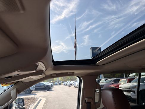 Used 2019 Cadillac Escalade ESV Luxury AWD/4WD image 26