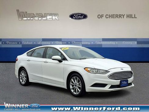Certified 2017 Ford Fusion SE w/ Fusion SE Technology Package image 1
