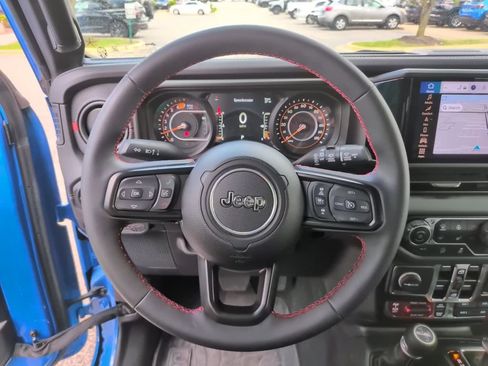 Used 2024 Jeep Wrangler Unlimited Rubicon AWD/4WD image 24