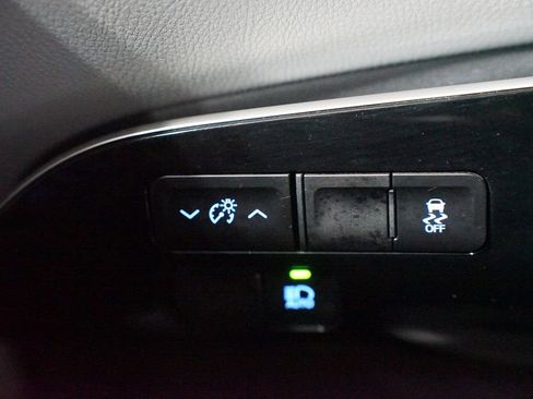 Used 2018 Toyota Prius One image 22