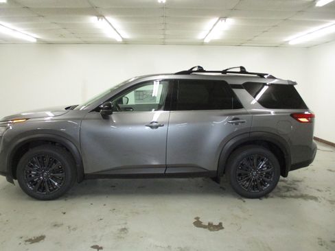 New 2026 Nissan Pathfinder SV w/ SV Premium Package AWD/4WD image 13