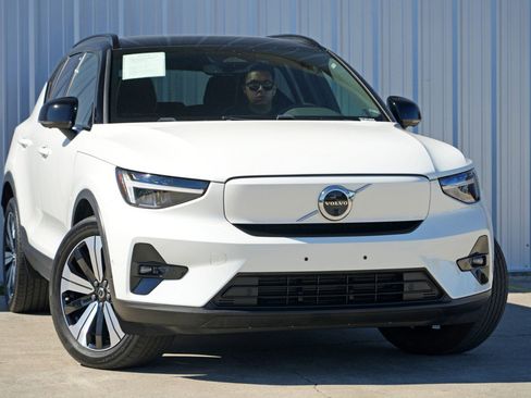 Used 2023 Volvo XC40 Recharge Plus w/ Protection Package Premier image 4