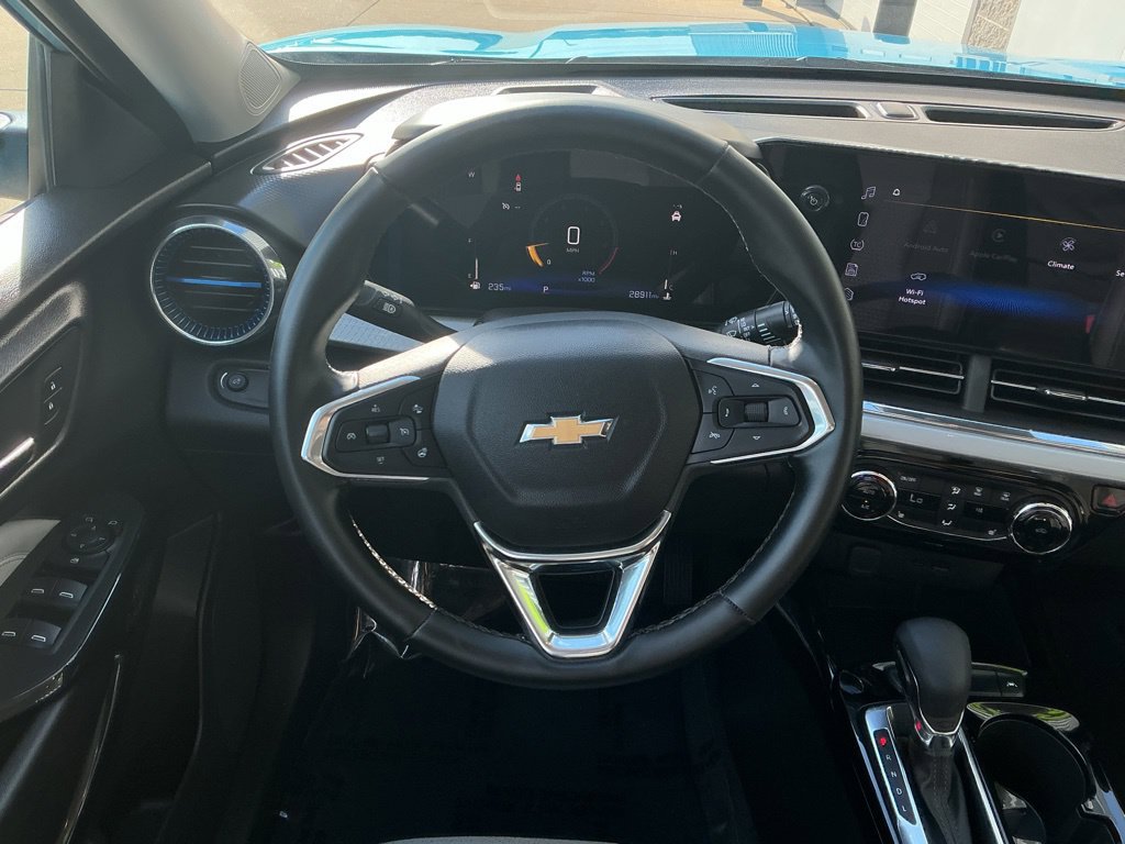 Used 2025 Chevrolet Trax LT w/ Driver Confidence Package FWD image 11