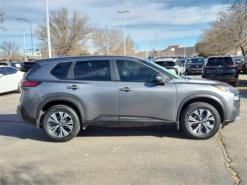 Used 2022 Nissan Rogue SV image 3