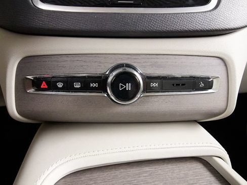 Certified 2023 Volvo XC90 B6 Plus AWD/4WD image 13