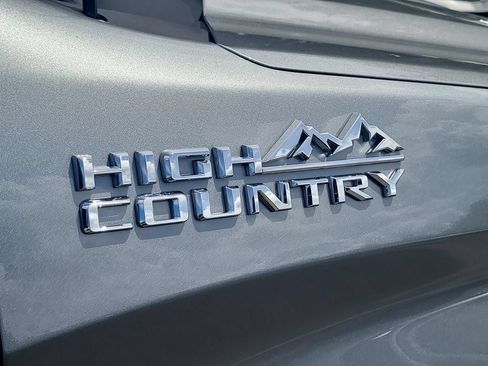 Used 2025 Chevrolet Silverado 1500 High Country w/ High Country Premium Package AWD/4WD image 6