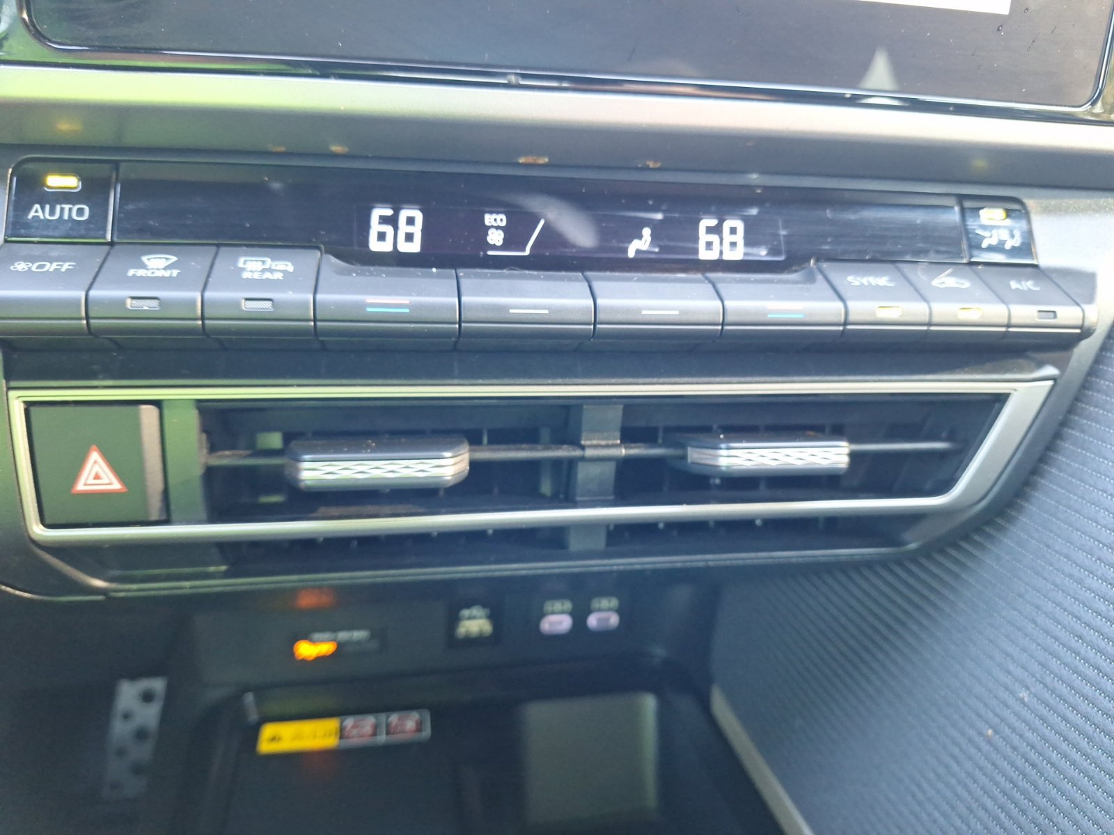 Used 2025 Toyota Camry SE w/ Convenience Package FWD image 26