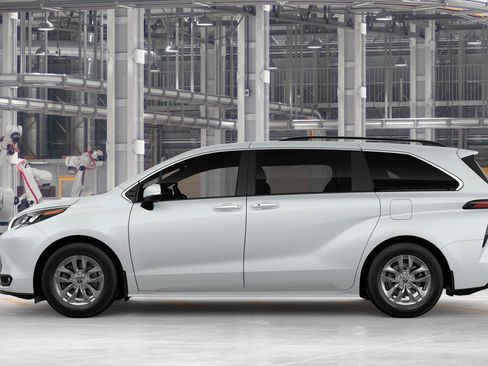New 2026 Toyota Sienna XLE FWD image 4