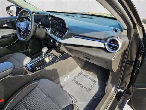 Used 2025 Chevrolet Trax LT image 20