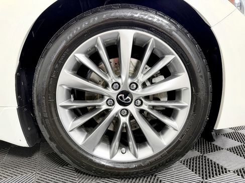 Used 2019 INFINITI Q50 Luxe w/ Essential Package (3.0T Luxe) AWD/4WD image 29
