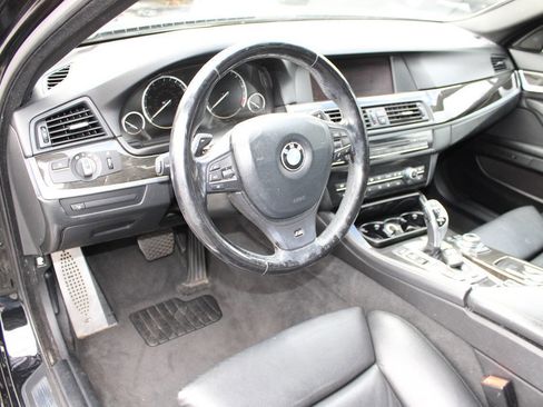 Used 2011 BMW 550i xDrive Sedan image 13