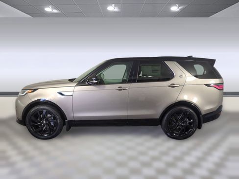 Used 2025 Land Rover Discovery Dynamic SE image 2