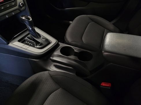 Used 2018 Hyundai Elantra SE FWD image 26
