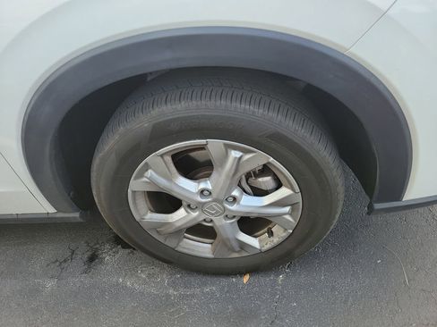 Certified 2024 Honda HR-V LX image 9