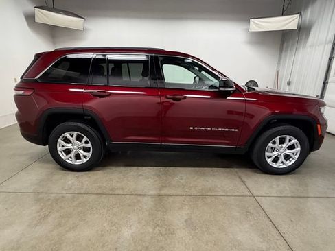 Used 2023 Jeep Grand Cherokee Limited AWD/4WD image 12