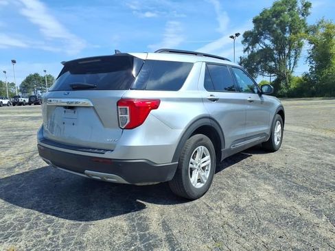 Used 2024 Ford Explorer XLT w/ Equipment Group 202A AWD/4WD image 5