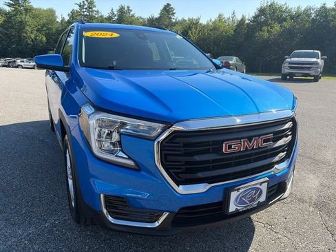 Used 2024 GMC Terrain SLE w/ Driver Convenience Package AWD/4WD image 9