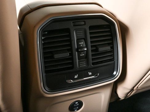 Certified 2026 Porsche Macan image 22