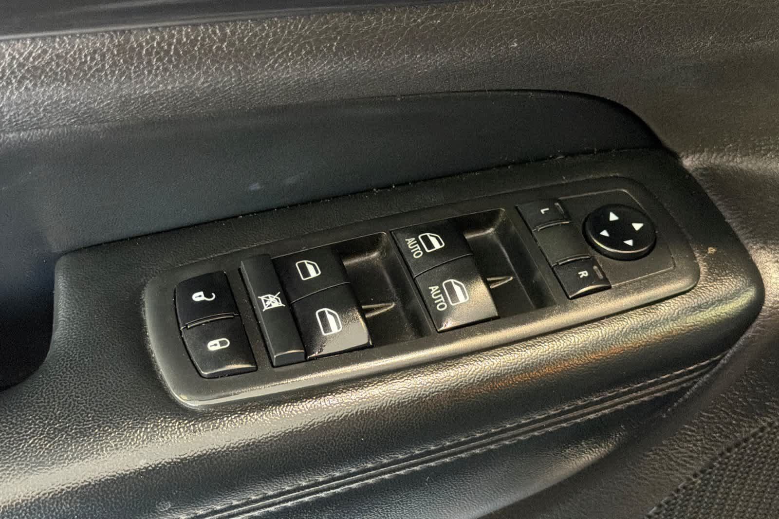 Used 2020 Jeep Grand Cherokee Altitude AWD/4WD image 13