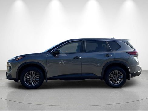 Used 2025 Nissan Rogue S FWD image 2