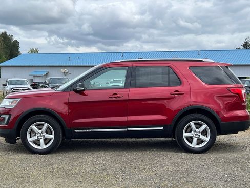 Used 2016 Ford Explorer XLT w/ Equipment Group 202A image 7