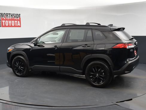 Used 2024 Toyota Corolla Cross LE image 2