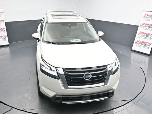 Used 2024 Nissan Pathfinder Platinum w/ Cargo Package image 11