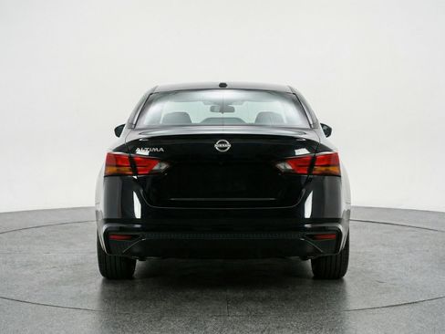 Used 2025 Nissan Altima 2.5 SV FWD image 7
