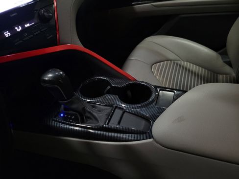 Used 2020 Toyota Camry SE image 26